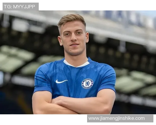 历代著名足球球星身高全景盘点从高大中锋到灵巧巨星对比分析