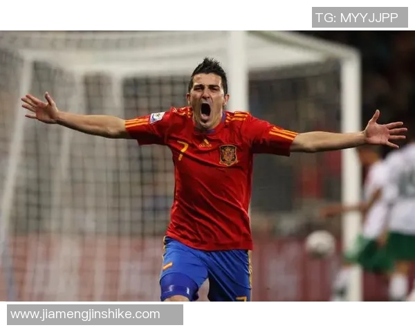 足球球星进球后激情脱球衣展现力量与热血瞬间